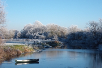 Ditchford Lock frozen